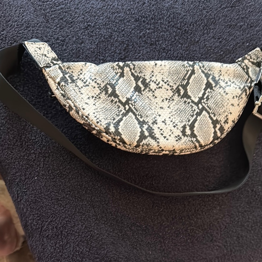 Chic Snakeskin Pattern Belt Bag - image 5